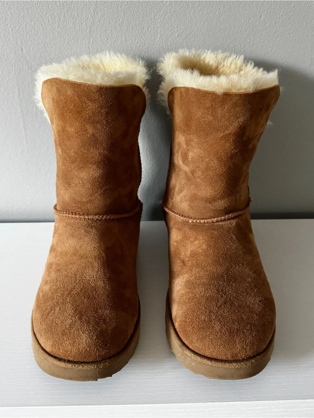 UGG Women's Chestnut Classic Cuff Suede Short Shearling Boots 8.5